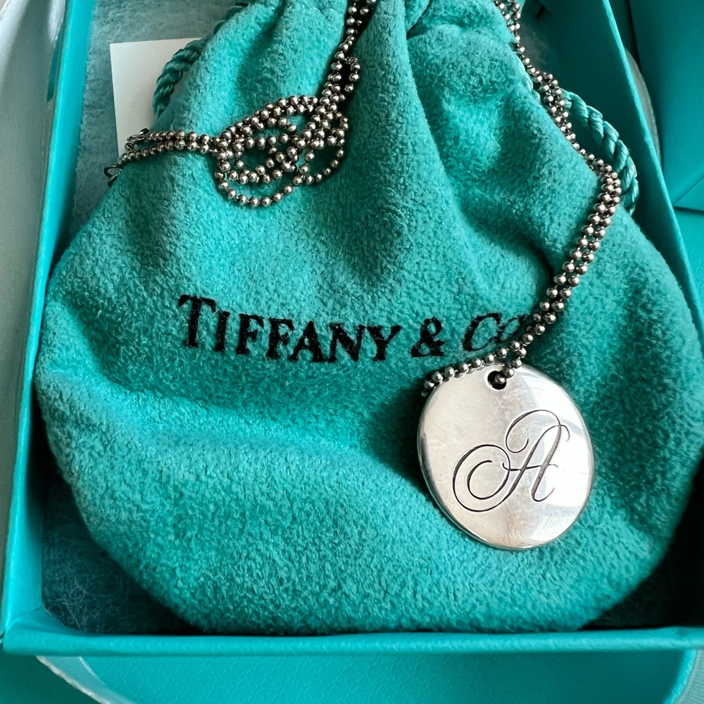 Tiffany Notes Alphabet A large disc charm necklace - Picture 4 of 13
